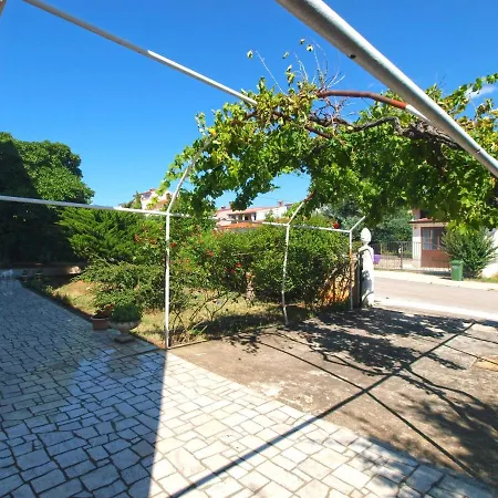 Διαμέρισμα With Parking Space Banjole, - 20813 *