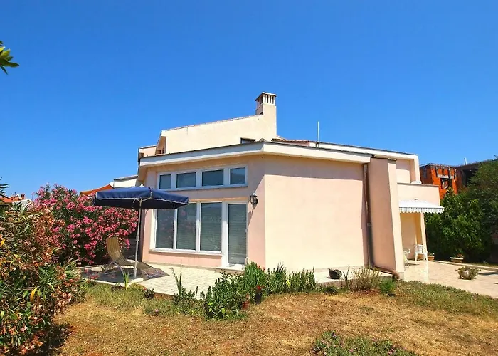 With Parking Space Banjole, - 20813 *